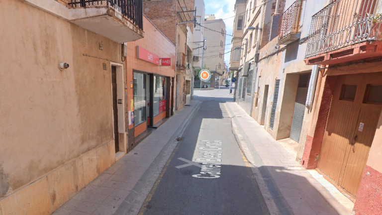 Els fets van passar en un establiment del carrer Beat Oriol d’Amposta. Foto: Google