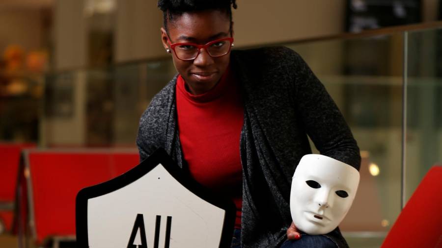 Joy Buolamwini /The Algorithmic Justice League at MIT Media Lab. foto: Jimmy Day/MIT Media Lab.