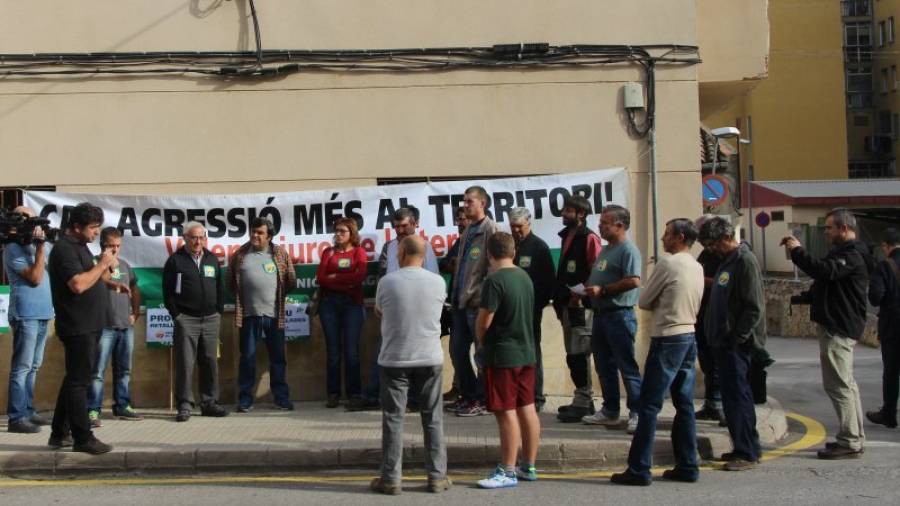 Imatge de la concentració d´ahir a Falset, que va ser convocada pel sindicat Unió de Pagesos. Foto: UP