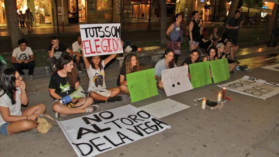 La Rambla Nova de Tarragona fue el escenario de una protesta contra el Toro de la Vega en 2014. FOTO: LLUÍS MILIÁN