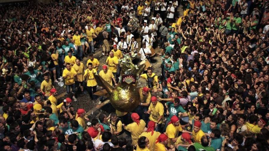 ´La Baixada de l´Àliga, uno de los actos mas multitudinarios de las fiestas. Foto: Pere Ferré