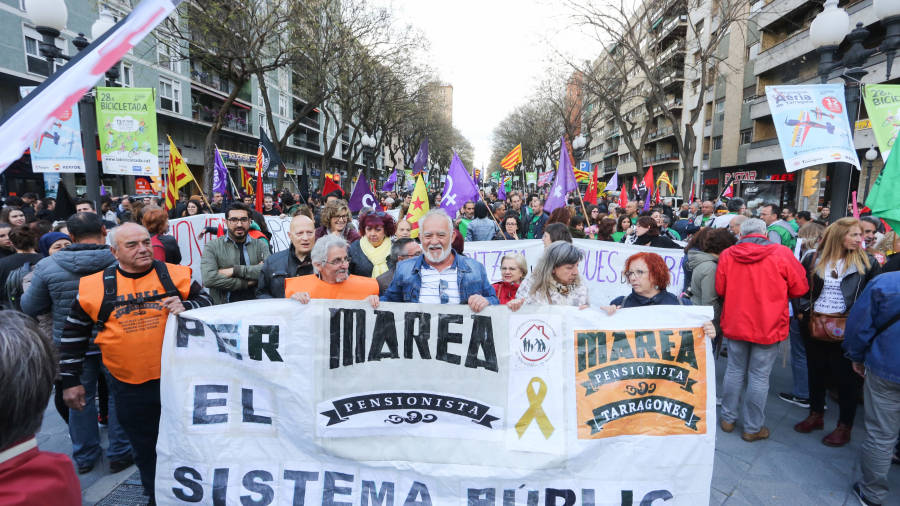 Imagen de archivo de una manifestación en favor del sistema público de pensiones en Tarragona. FOTO: A.MARINÉ/DT