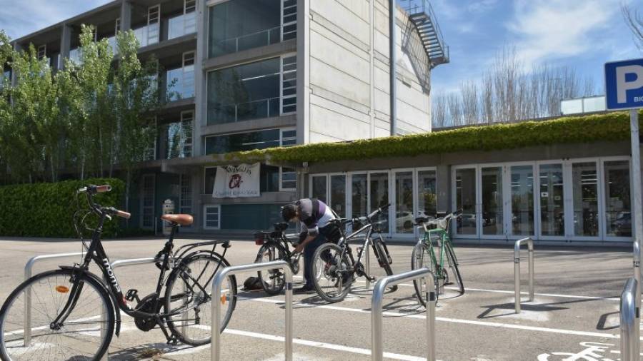 Imagen del aparcamiento para bicicletas que actualmente existe en la Facultat d´Economia i Empresa de la URV. Foto: Alfredo González