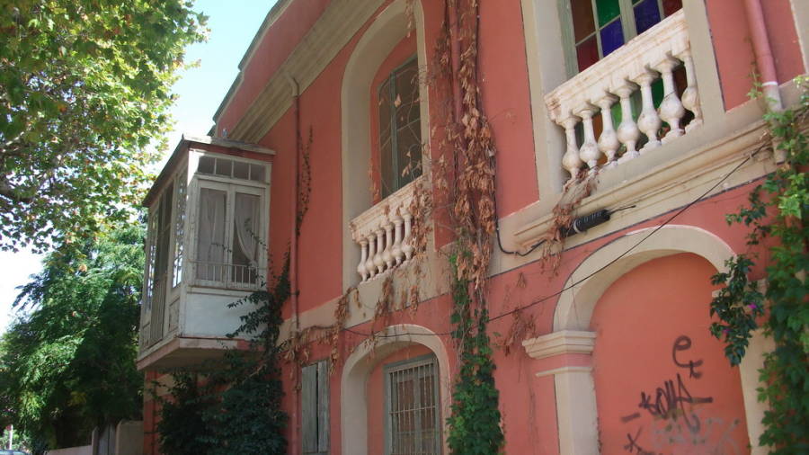 Detalle de la casa de Benvingut Socias en El Vendrell