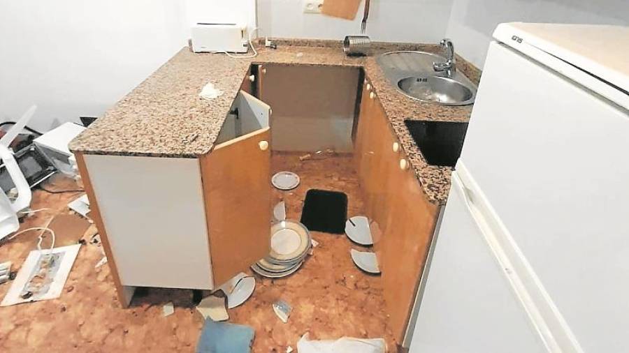 La cocina destrozada. FOTO: CEDIDA