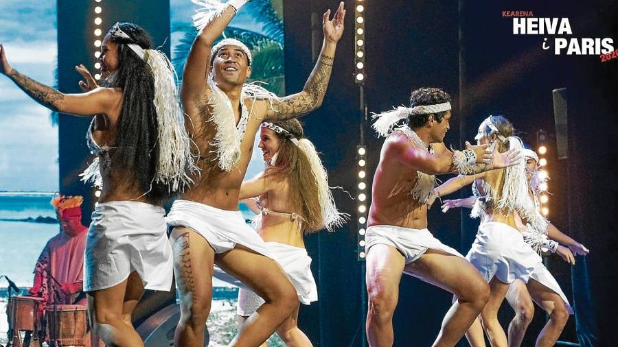 Imagen del grupo de baile Here Nui durante su participación en el concurso celebrado en el Casino de París. FOTO: Isabelle Dupre