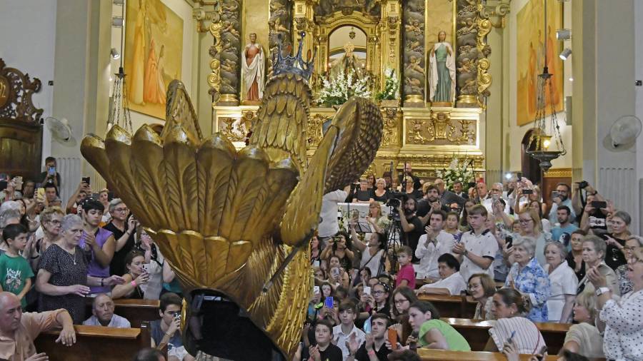 El Àliga de Reus en el interior del Santuari de Misericòrdia durante las fiestas del año pasado. FOTO: ALFREDO GONZÁLEZ