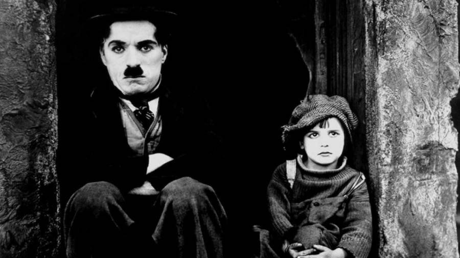 Chaplin com el rodamon més famós de la història del cinema, amb Jackie Coogan. FOTO: DT