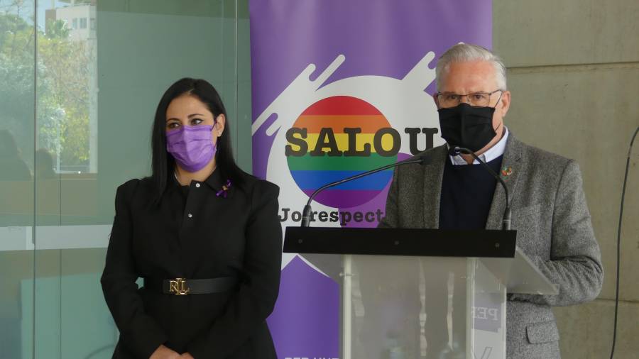 Imagen de archivo correspondiente al acto institucional de lectura del manifiesto del Día internacional para la eliminación de la violencia contra las mujeres, el 25 de noviembre de 2021. FOTO: cedida ajuntament de salou