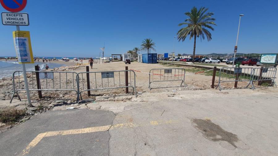 La rampa de la avenida de la Font facilita la entrada de motos de agua a la playa.