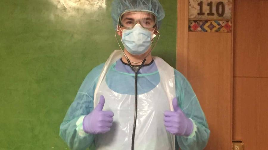Pablo López, graduado en Medicina por la URV, está en el hotel medicalizado de Reus. FOTOS: URV