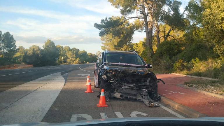 Uno de los dos vehículos implicados en el accidente. Foto. DT