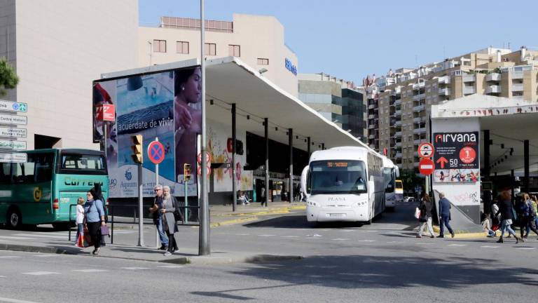 Los autobuses pararán en esta zona de la avenida Roma. Foto: Lluís Milián/DT