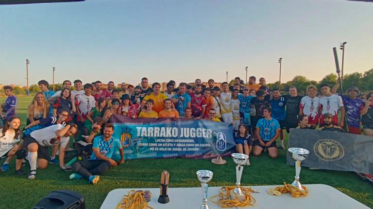 $!Imagen de los participantes en el 1er Encuentro de Jugger de Tarragona. Foto: Cedida