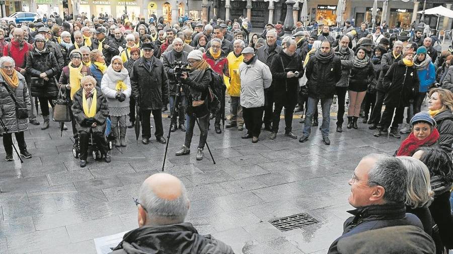 La protesta a la pla&ccedil;a del Mercadal de Reus 